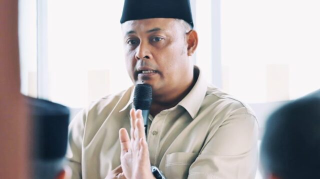 Ketua DPRD Kepri, Iman Sutiawan