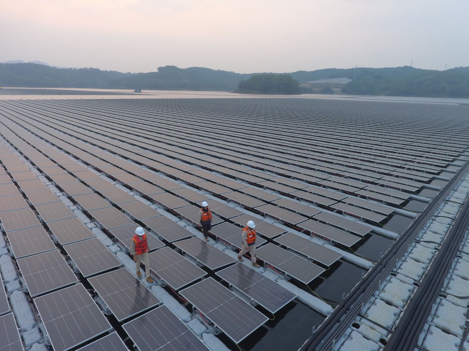 iLUSTRASI PLTS TERAPUNG