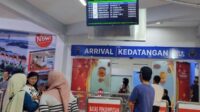 Ilustrasi Wisatawan Mancanegara di Pelabuhan Internasional