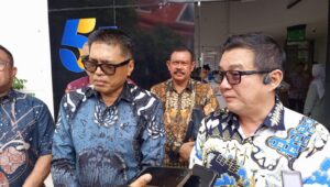 Direktur Utama PLN Batam, Kwin Fo bersama COE Panbil Grup, Johannes Kennedy