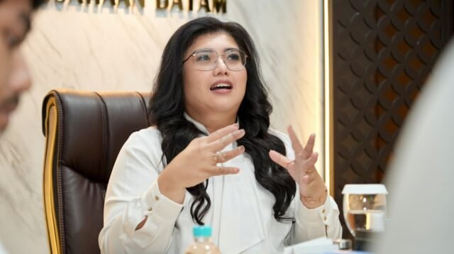 Anggota/Deputy Bidang Pelayanan Umum BP Batam, Ariastuty Sirait