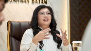 Anggota/Deputy Bidang Pelayanan Umum BP Batam Ariastuty Sirait