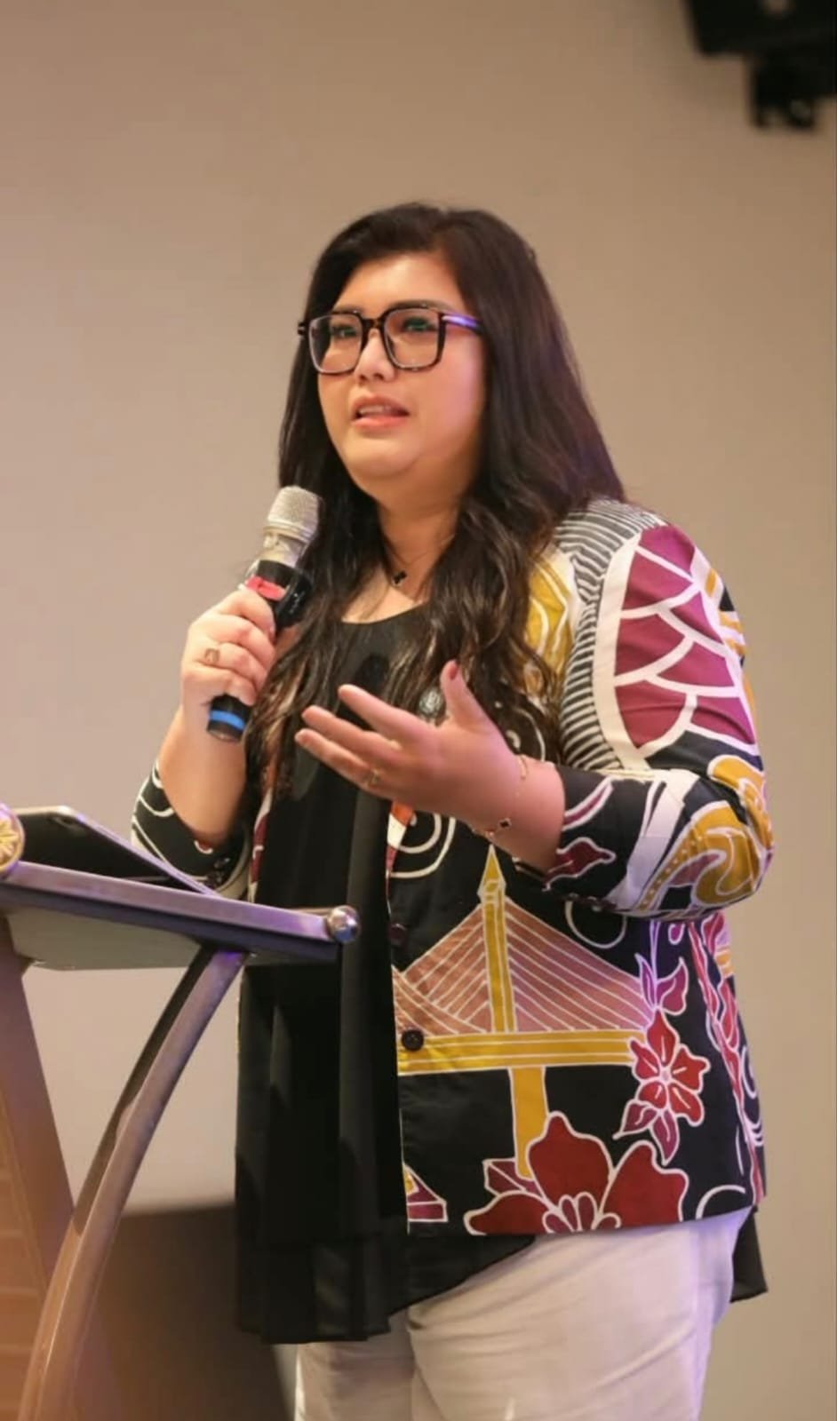 nggota/Deputi Bidang Pelayanan Umum BP Batam, Ariastuty Sirait