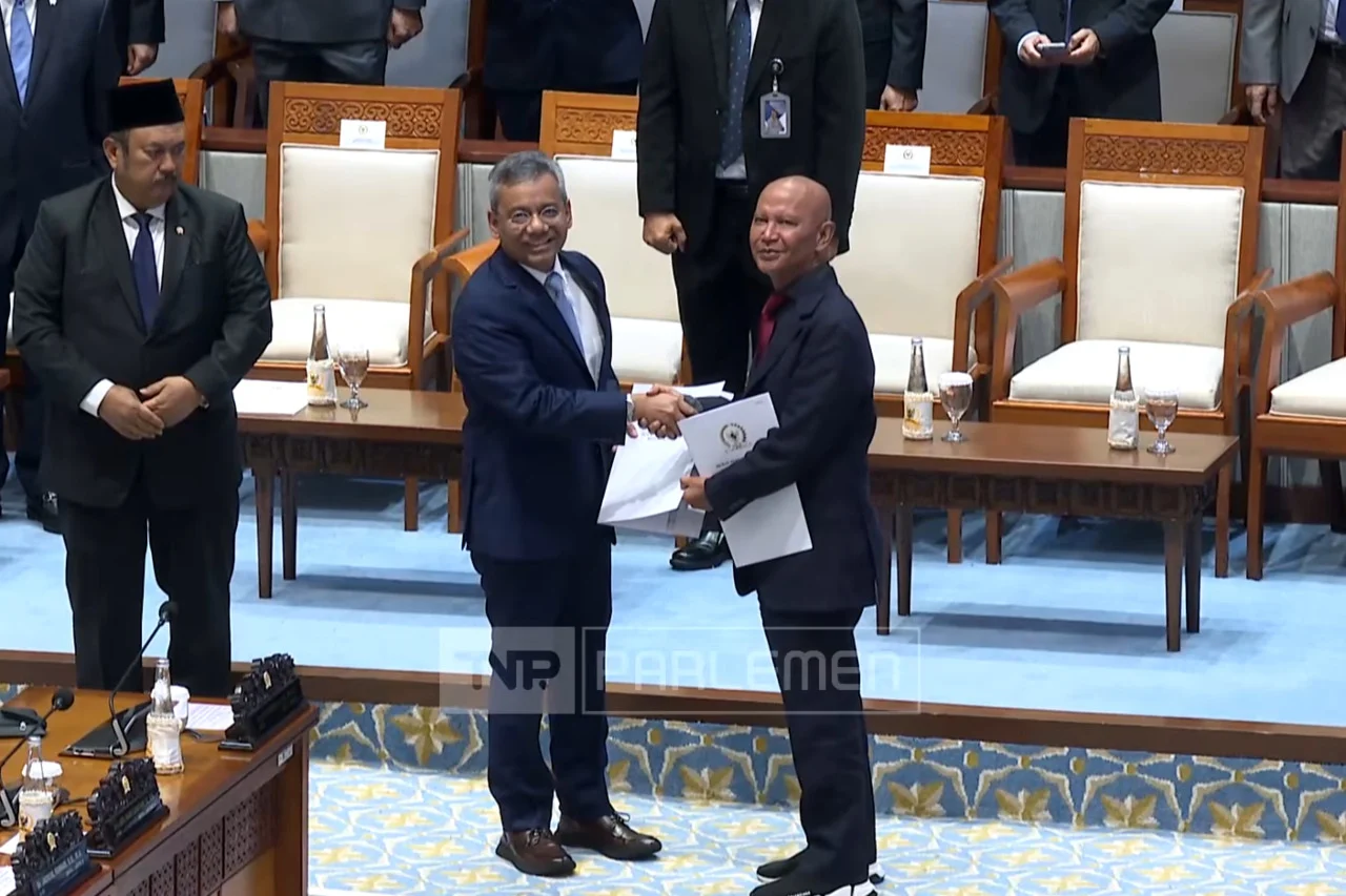 menkeu_suahasil_dan_ketua_banggar_said_abdullah_-_pengesahan_apbn_2027_-_bisniscom_1790655423